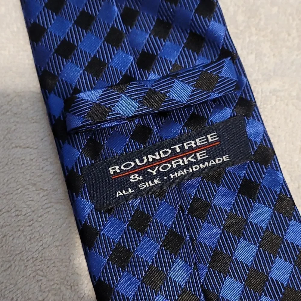 Roundtree & Yorke all silk tie‎